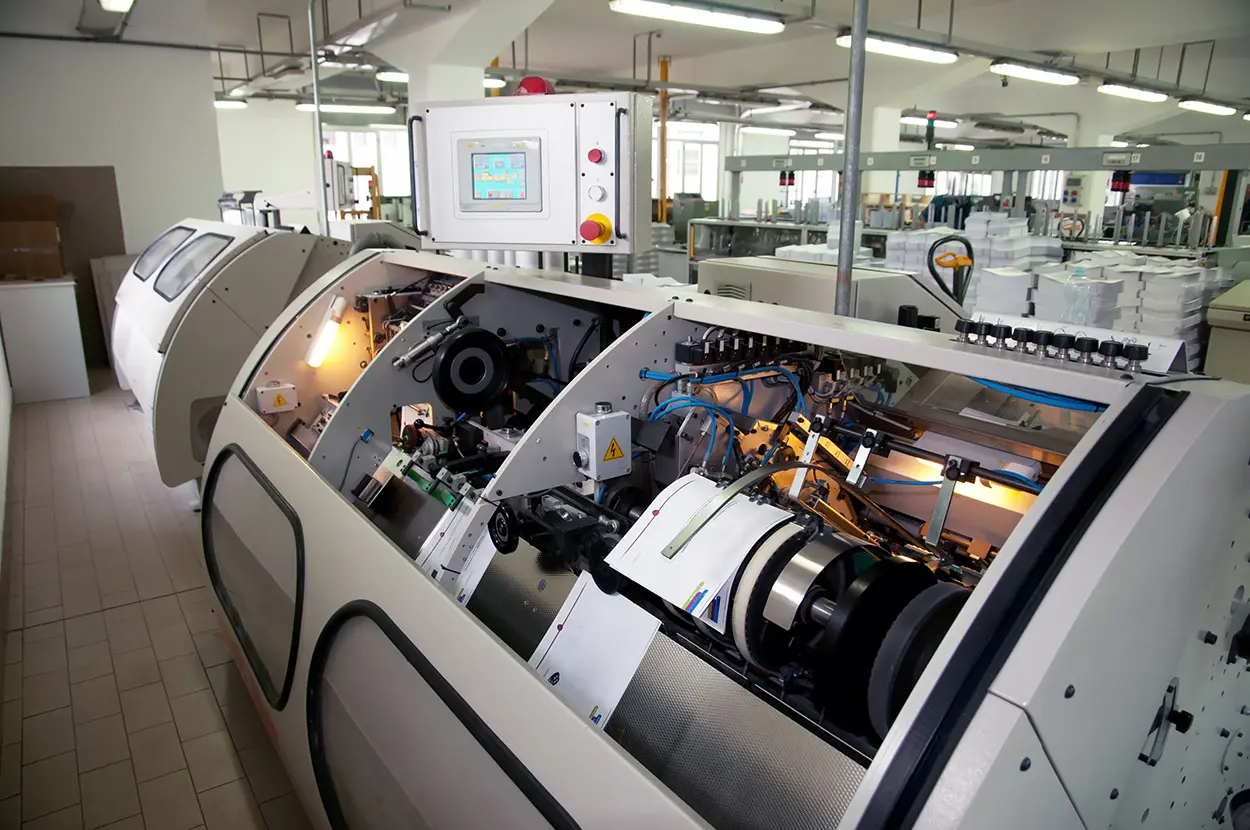 industrial saddle stitcher machine operating