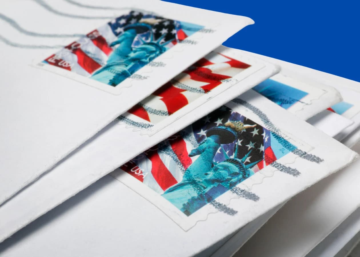 postage-discounts hero visual
